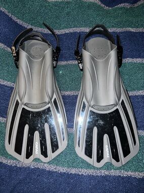 Gray and Black Swim Fins - CAPAS.  Size S/M.  US (6 - 8.5).  Brand new.